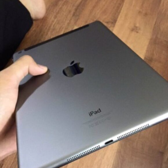 Apple iPad Air  16GB 9.7" WiFi! Very good!! - Picture 6 of 6